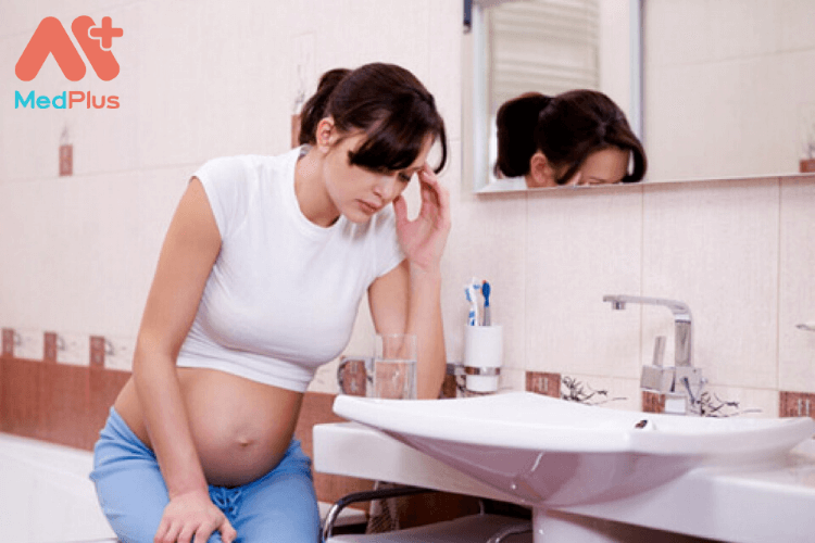 dấu hiệu đau đầu ở phụ nữ mang thai