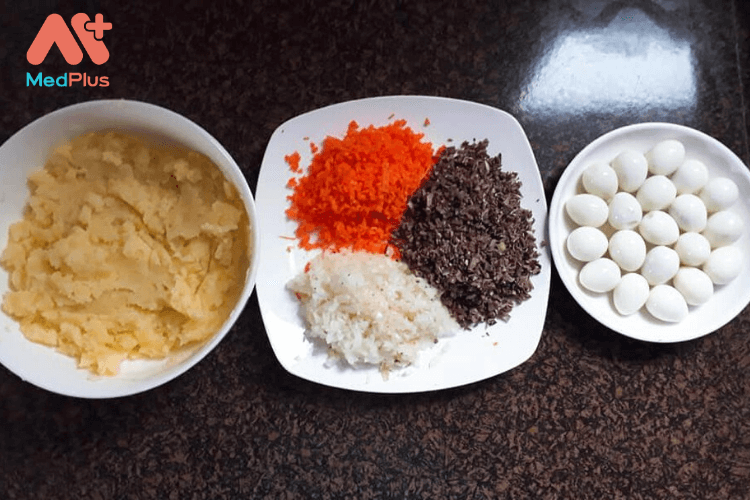 Hướng dẫn cách làm khoai tây bọc trứng cút chiên xù