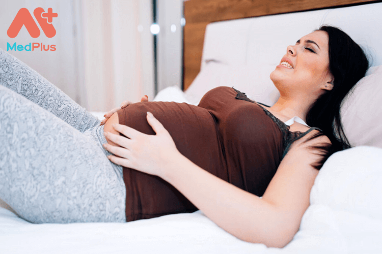 Phụ nữ mang thai bị chảy máu âm đạo phải làm sao?