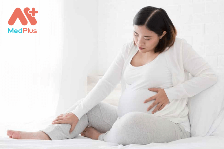 Bị suy giãn tĩnh mạch khi mang thai phải làm gì