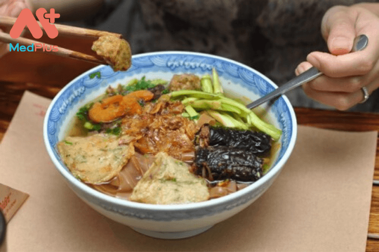 Cách thưởng thức bánh đa tôm