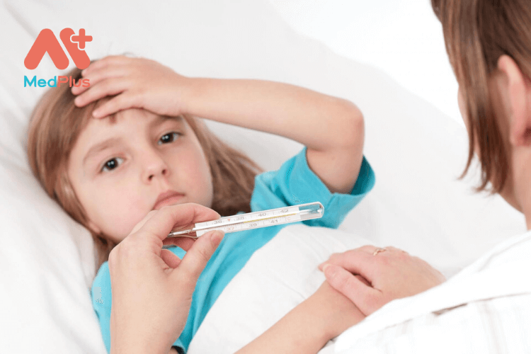 Điều trị cho trẻ nhỏ bị sốt rét