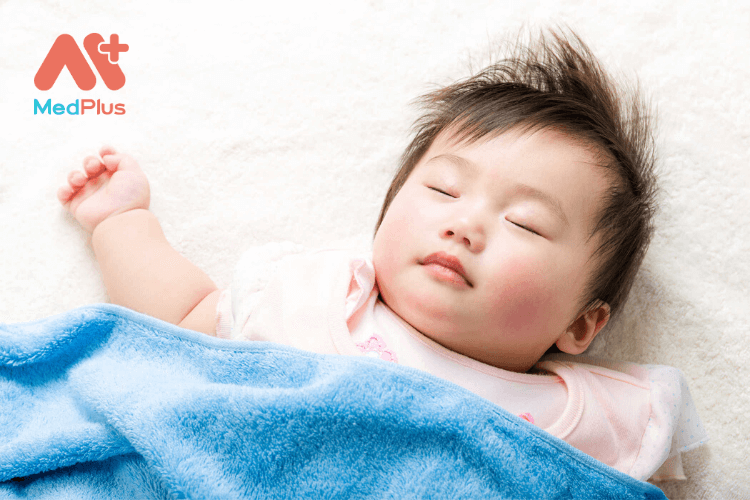 Bố mẹ nên làm gì khi trẻ sơ sinh bị khó thở?