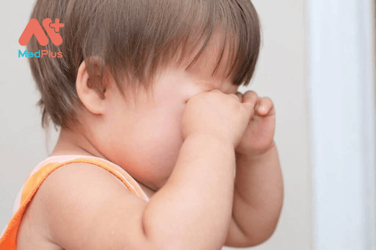 Dấu hiệu khi trẻ nhỏ bị đau mắt hột