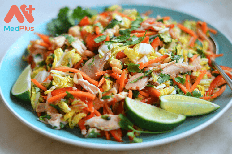Lưu ý khi ăn salad gà xé đảm bảo sức khỏe