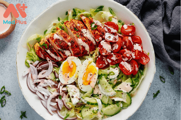 Lưu ý khi ăn salad ức gà sốt mayonnaise để đảm bảo sức khỏe