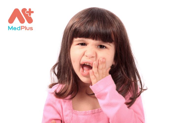 Trẻ nhỏ bị sâu răng có sao không?