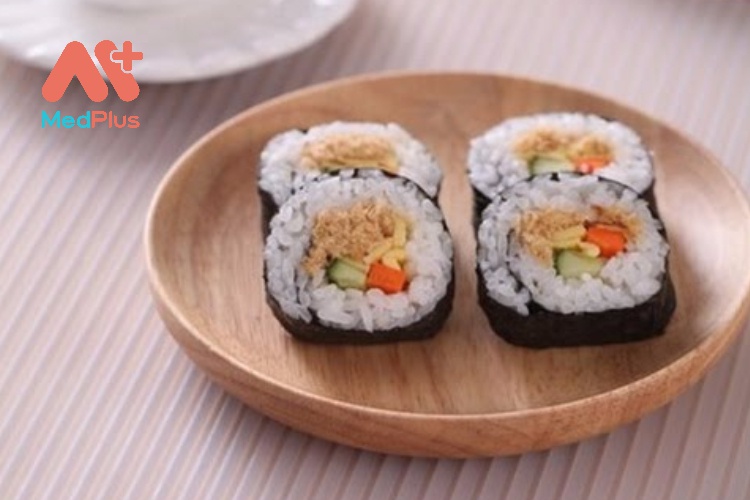 Cách làm kimbap cuộn chà bông