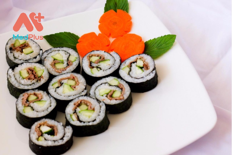 Cách làm kimbap cuộn chà bông