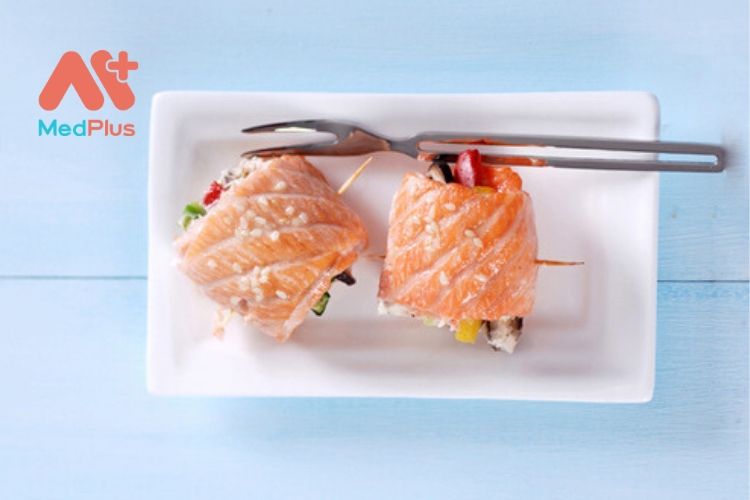 Mẹo làm món cá hồi cuộn rau nướng thơm ngon tại nhà