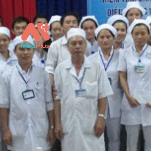 Các y, bác sĩ tại TTYT huyện Vạn Ninh