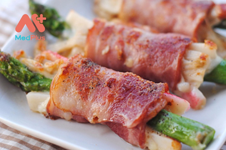 Cách làm ba chỉ cuộn măng tây nướng