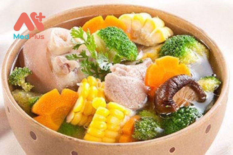 Cách làm giò heo hầm bắp