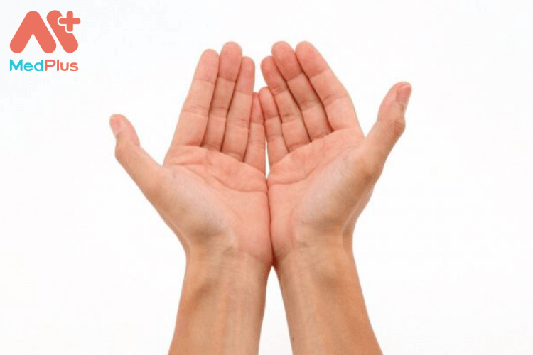 Bị nóng lòng bàn tay khi mang thai phải làm sao?