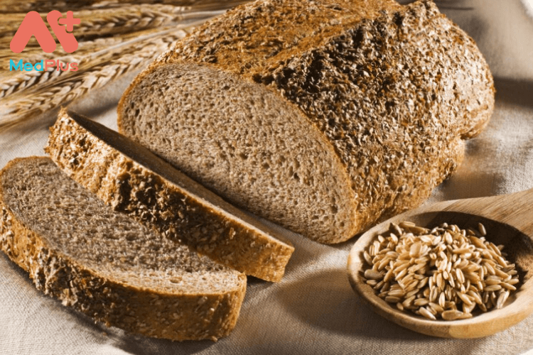 Bánh mì là nguồn phong phú chất xơ - dưỡng chất tốt bà bầu nên đưa vào thực đơn thai kỳ