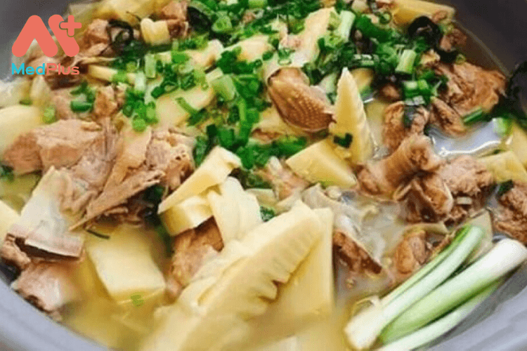 Canh vịt nấu măng 