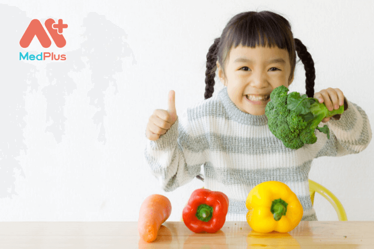 Chăm sóc cho trẻ bị nóng trong người