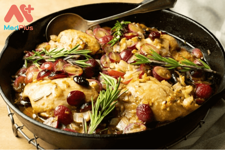 Lưu ý khi ăn gà áp chảo sốt nho để đảm bảo sức khỏe