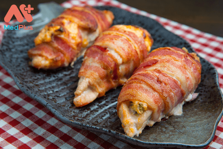 Lưu ý khi ăn gà cuộn bacon để đảm bảo sức khỏe