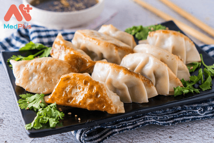 Cách làm há cảo nhân thịt gà đơn giản với 30 phút 131 Lưu ý khi ăn há cảo nhân thịt gà để đảm bảo sức khỏe