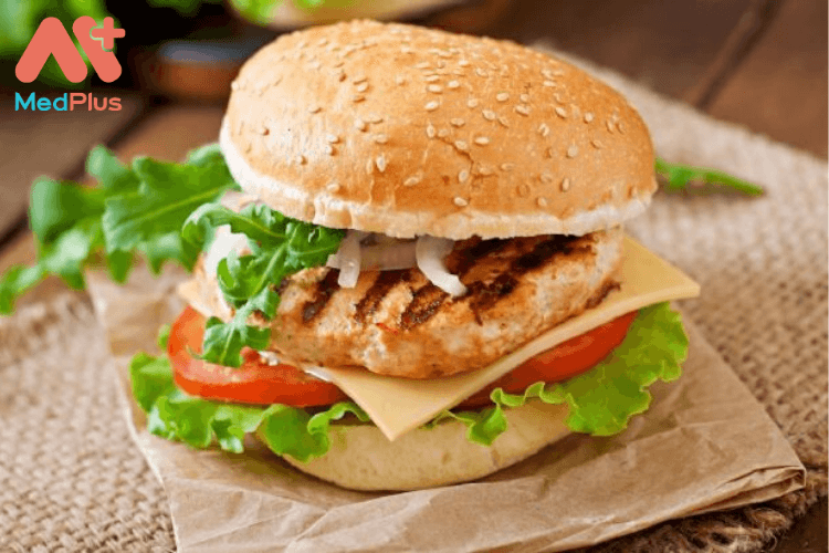 Lưu ý khi ăn hamburger thịt gà để đảm bảo sức khỏe