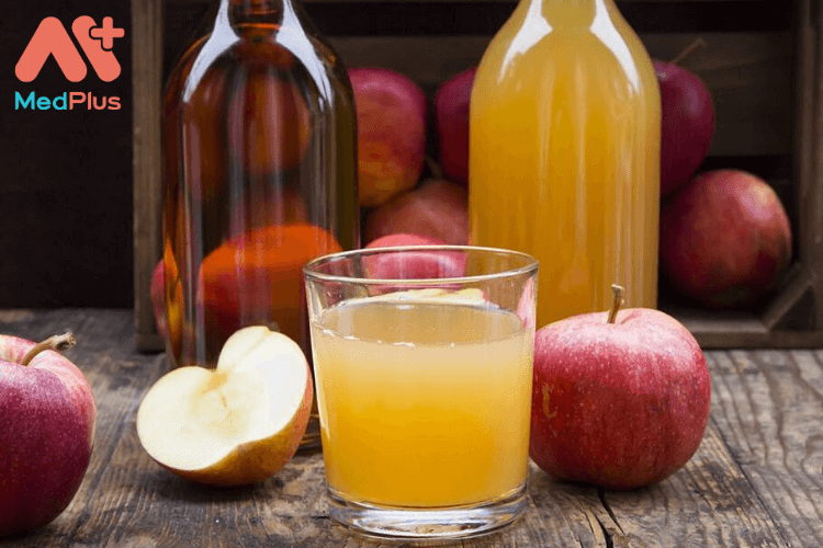 Nước ép táo chứa nhiều dinh dưỡng tốt cho thai kỳ