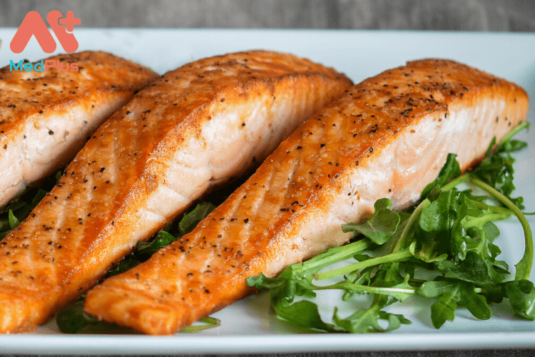 Các vitamin B3, B6, B12 trong cá hồi có chức năng hỗ trợ chuyển hóa các chất dinh dưỡng trong thức ăn.