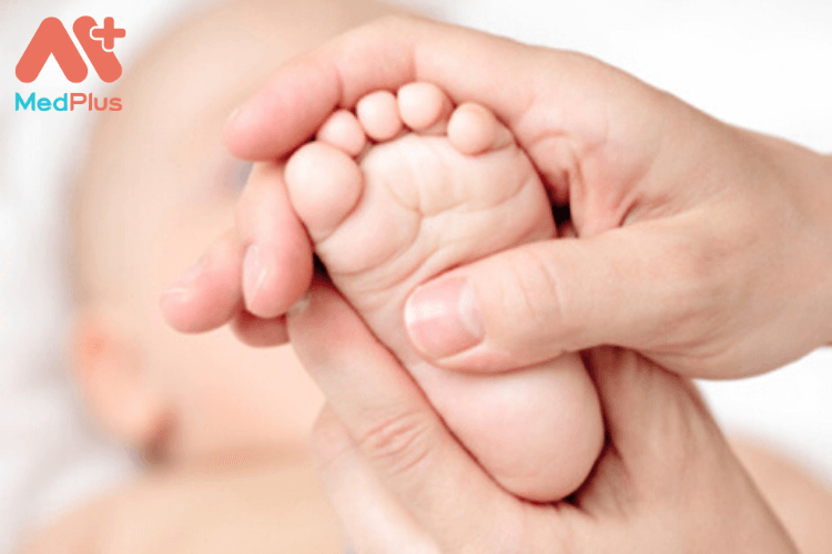 Trẻ nhỏ bị chuột rút phải làm sao