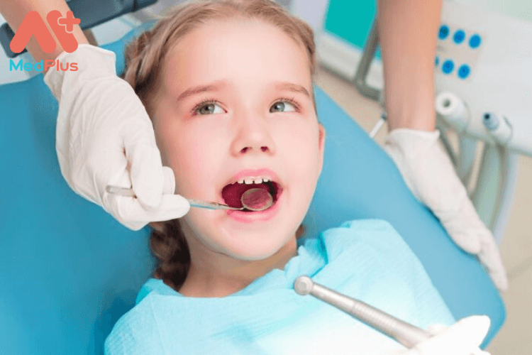 Trẻ nhỏ bị viêm nướu răng phải làm sao