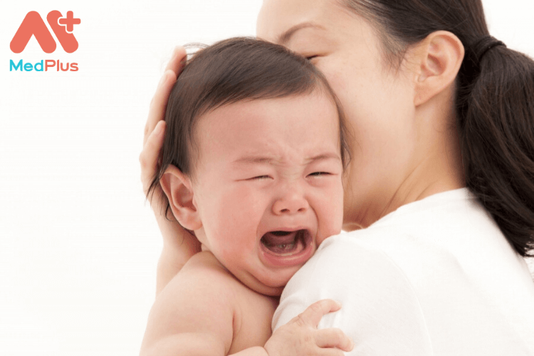 Trẻ sơ sinh bị khó ngủ phải làm sao