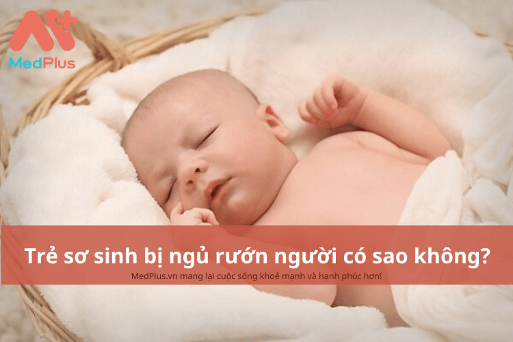 Trẻ sơ sinh bị ngủ rướn người có sao không?