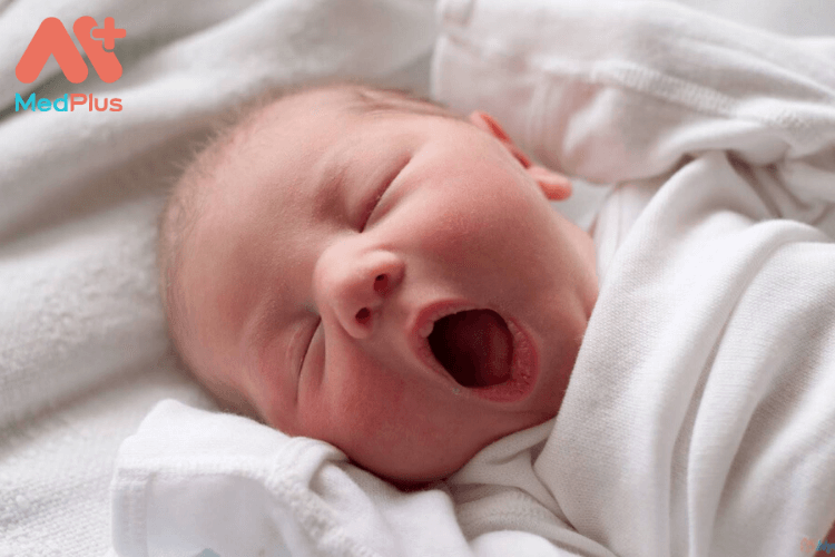  Trẻ sơ sinh bị thở rít có sao không?