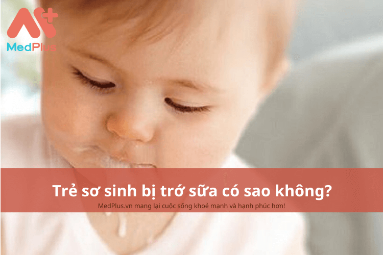 Trẻ sơ sinh bị trớ sữa có sao không?