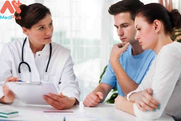Thăm khám bác sĩ để được tư vấn và điều trị vô sinh