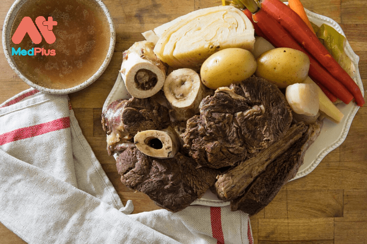 Lạ miệng với các món ăn từ bò luộc ngon không cưỡng nổi 141 Bò luộc sả cuốn bánh tráng