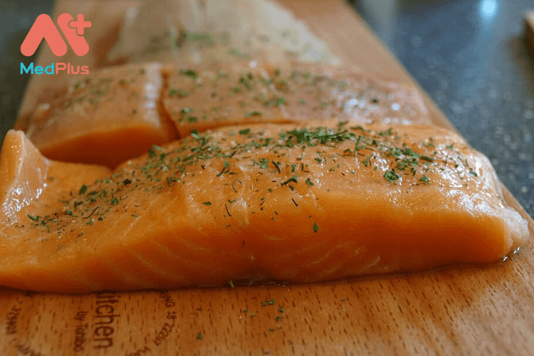 Cá hồi nguồn chất béo tuyệt vời cần có trong danh sách các món ăn dành cho người gầy
