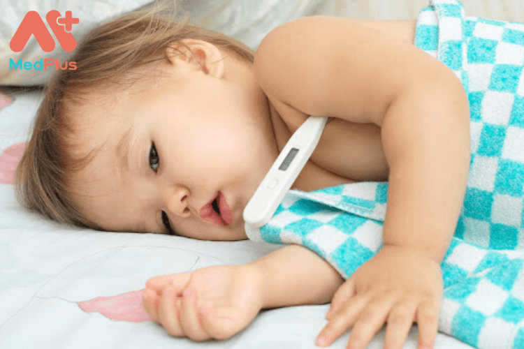 cách chăm sóc khi trẻ bị sốt siêu vi tại nhà