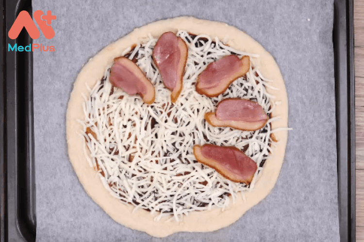 Cách làm pizza thịt vịt hun khói 