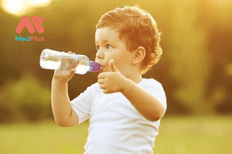 Cách chăm sóc trẻ bị nhiệt miệng giúp trẻ nhanh chóng bình phục