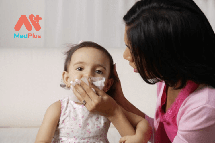 Phương pháp chăm sóc trẻ bị viêm mũi họng đơn giản tại nhà