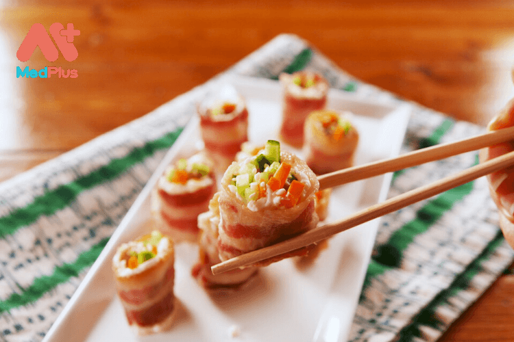 Keto bacon sushi