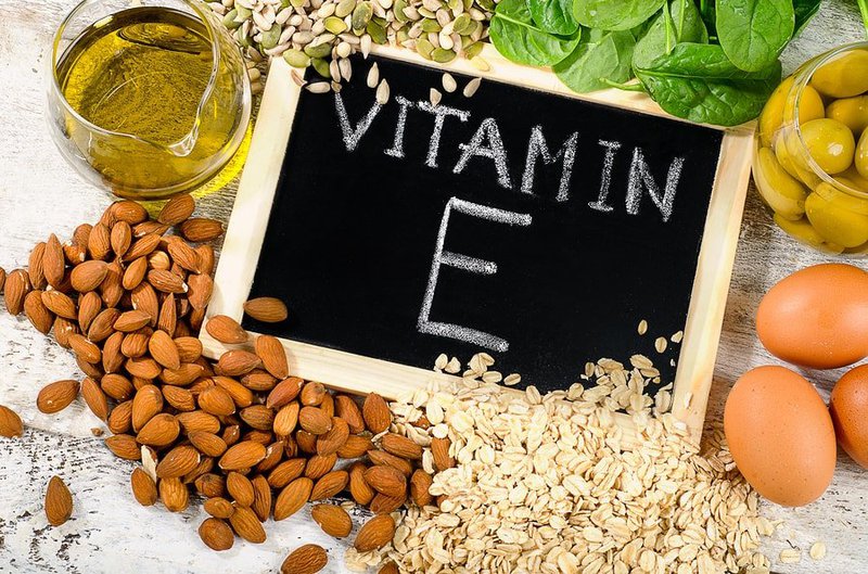 Món ăn cho bà bầu bị mụn: thực phẩm chứa vitamin E