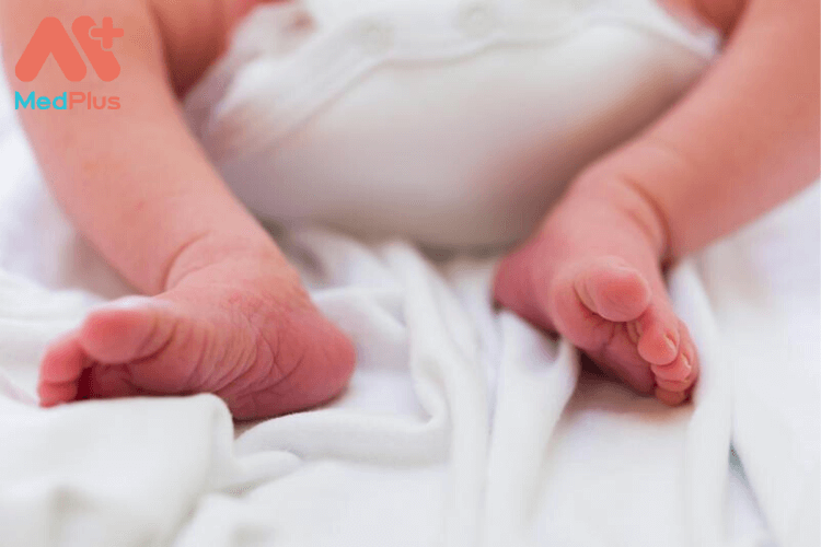Phương pháp chăm sóc tình trạng run chân cho trẻ an toàn và hiệu quả