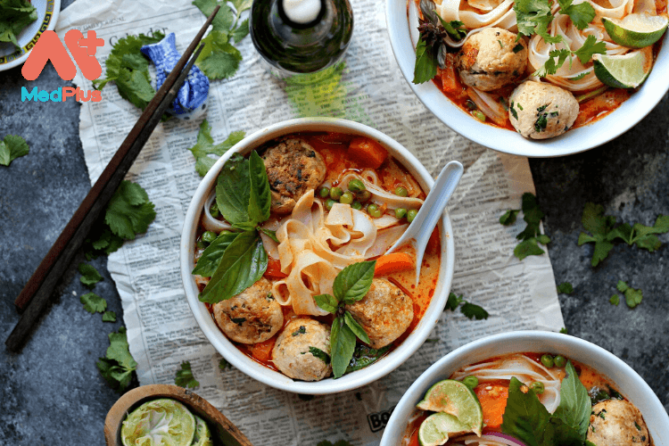 Súp cà ri gà viên