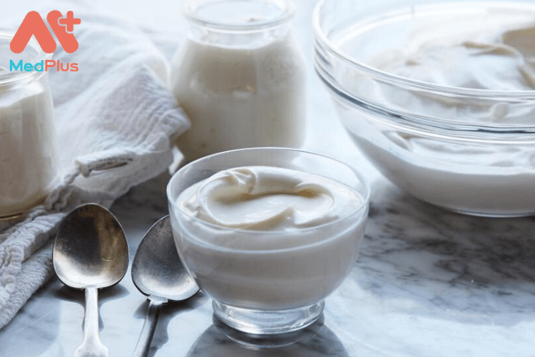 Sữa chua là món ăn tốt cho bà bầu bị đầy hơi, chướng bụng