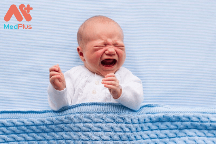 Trẻ nhỏ bị hội chứng mèo kêu có sao không?