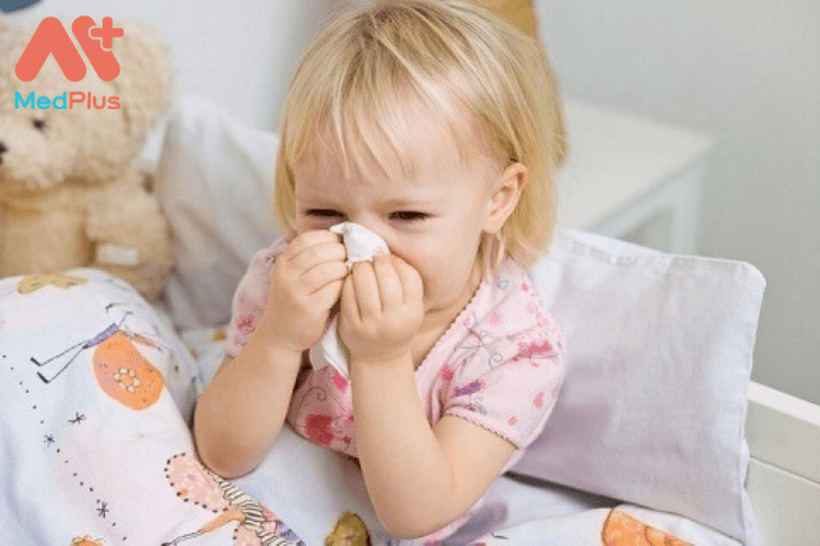 Trẻ nhỏ bị viêm mũi có sao không?