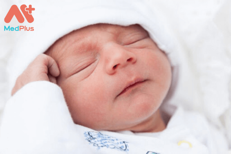 Trẻ sơ sinh bị xuất huyết não có sao không?