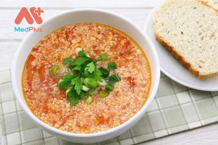Canh trứng gà cà chua là món canh bổ dưỡng cho con