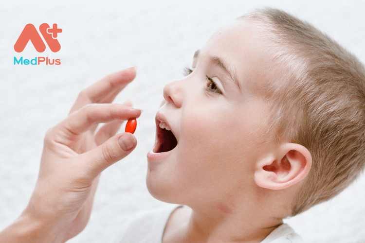Dùng thuốc kháng sinh quá liều ảnh hưởng nhiều đến sức khỏe trẻ